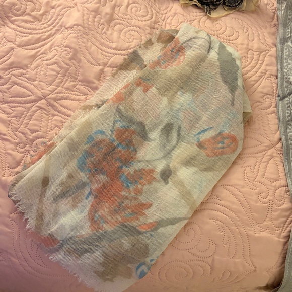 Assorted Patterned Scarves - Picture 3 of 6